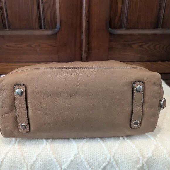 Classic Coach Leather Satchel Handbag - Picture 6 of 13